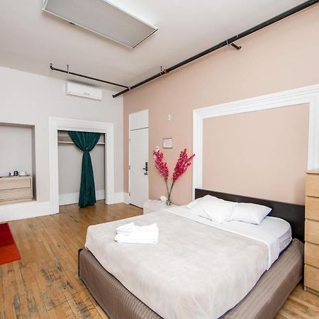 Auberge St Denis Montreal Bagian luar foto